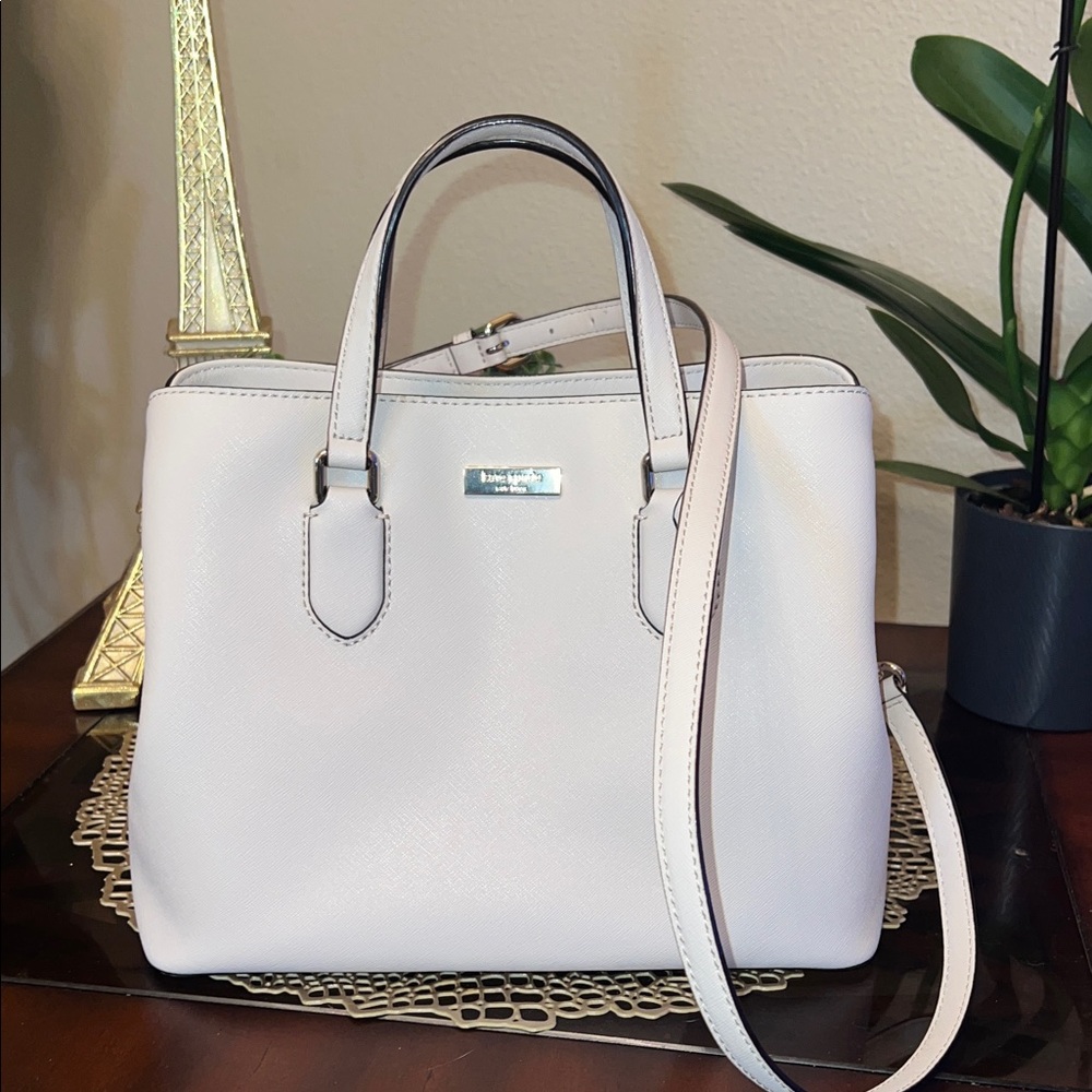 Like New kate spade cream Satchel with Crossbody strap